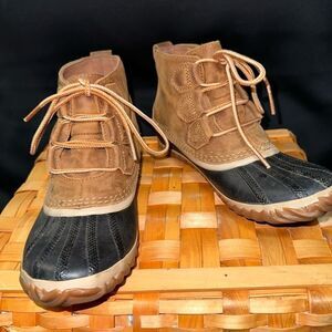 Sorel Women’s Out N about Leather Snow Boot sz 7